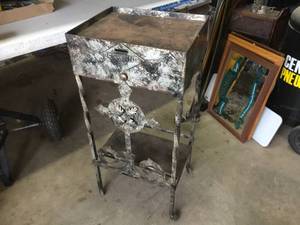 lot 253 image: Metal Rolling Offering Stand 15 x 12 x 32 12