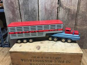 lot 265 image: Vintage SSS International Turnpike Line TruckTrailer