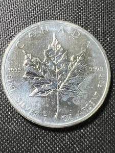 2011 CANADIAN MAPLE LEAF 1 TROY OZ .9999 FINE SILVER