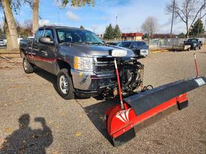 2013 Chevrolet Silverado 2500HD 4 Door Extended Cab Pickup Truck with 2013 Western Wide Out Plow and 6 Box