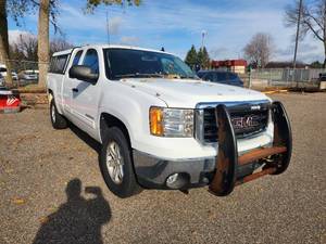 2011 GMC Sierra 1500 4 Door Extended Cab Pickup Truck with 6 Box and Bed Topper