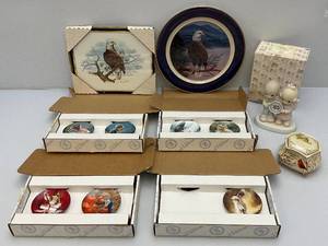 lot 69 image: Misc. Vintage Collectibles Including Bradford Editions, Precious Moments & More
