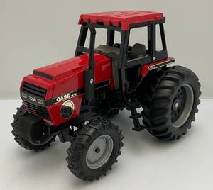lot 104 image: 1985 ERTL Case Collectors Series 3294 Die Cast Case Tractor (Very Nice Condition)
