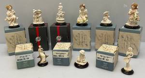 lot 126 image: Misc. Giuseppe Armani Miniature Figurines (NOB)