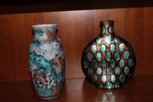 lot 3 image: Set of 2 Vintage Decorative Vases - Unique Designs