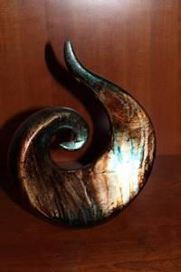 lot 7 image: Decorative Swirl Sculpture - Artistic Resin Design