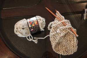 lot 14 image: Knitting Supplies - Yarn and Knitting Needles Set