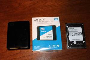 lot 26 image: External Hard Drive and 2.5 SATA SSD Set - WD Blue & Toshiba