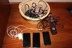 lot 33 image: Lot of 3 Used Samsung Smartphones with Assorted Cables and Charger