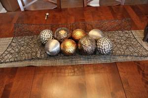 lot 50 image: Set of 8 Decorative Metallic Balls in Wire Basket