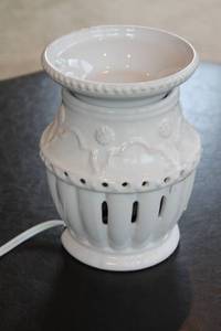 lot 56 image: Ceramic Electric Wax Warmer with Detachable Dish