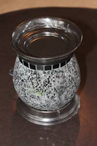 lot 57 image: Electric Wax Melter - Decorative Crackled Glass Design