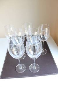 lot 70 image: Set of 7 Elegant Clear Wine Glasses