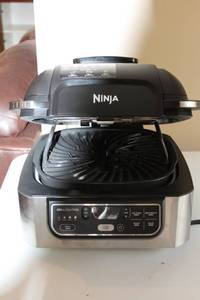 lot 71 image: Ninja Grill and Air Fryer with Multiple Cooking Accessories