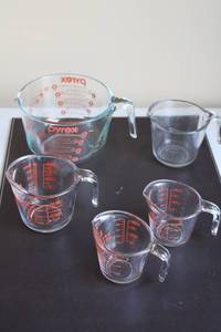 lot 78 image: Set of 5 Pyrex Glass Measuring Cups - Various Sizes