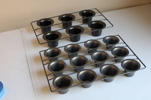 lot 84 image: Set of 2 MuffinPopover Pans