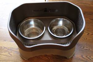 lot 91 image: Neater Feeder Deluxe Elevated Pet Bowls with Stainless Steel Bowls