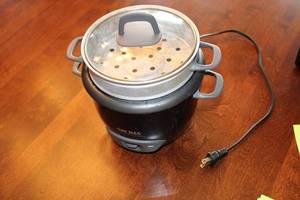 lot 120 image: Aroma Food Steamer and Cooker