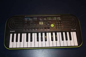 lot T-149 image: Casio SA-46 Portable Keyboard