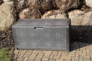 lot 155 image: Stylish Gray Wicker Storage Chest - Outdoor Patio Bin