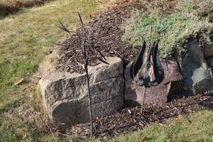 lot 156 image: Set of 2 Garden Wind Sculptures - Metal Art Decoration