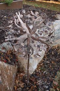 lot 159 image: Decorative Metal Garden Wind Spinner with Leaves and Birds