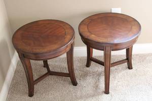 lot A-177 image: Pair of Vintage Wooden Round Stools