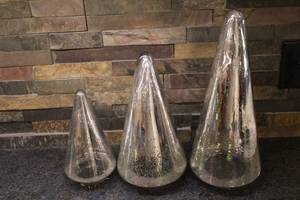 lot 194 image: Set of 3 Decorative Glass Cones - Vintage Style