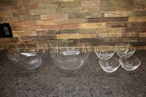 lot 201 image: Set of 5 Clear Glass Mixing Bowls - 2 Large and 3 Small