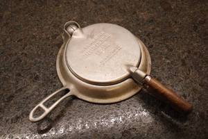 lot 217 image: Vintage Scandinavian Krumkake Iron - Nordic Ware Minneapolis MN
