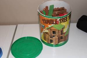 lot 256 image: Tumble Tree 145-Piece Building Set - Creative Play