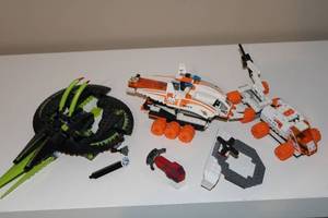 lot 264 image: Set of 5 Mixed LEGO Space Vehicles and Accessories