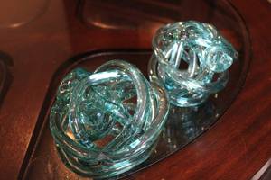 lot 2 image: Set of 2 Handcrafted Glass Decorative Sculptures