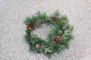 lot 300 image: Artificial Pine Wreath with Pinecones and Greenery