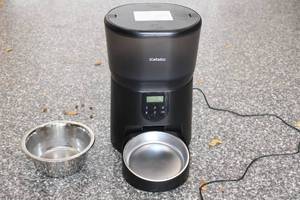 lot 303 image: Katalic Automatic Pet Feeder with Digital Timer