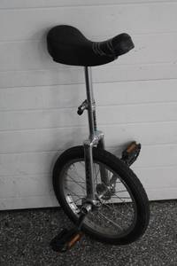 lot T-310 image: Used Unicycle with Black Seat and Alloy Frame