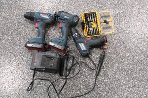 lot 321 image: Bosch 18V Cordless Drill Set with Batteries and Charger