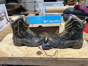 lot 44 image: Columbia Rechargeable Heated Hunting Boots