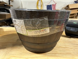 lot 23 image: Patio Planter