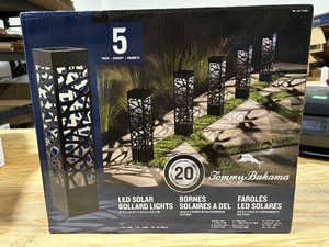 lot 33 image: Tommy Bahama LED Bollard Pathway Lights