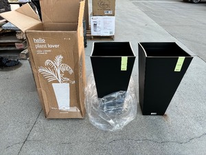 lot 7 image: Veradek Planters