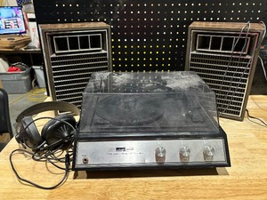 Vintage Montgomery Ward Airline Phonograph Player
