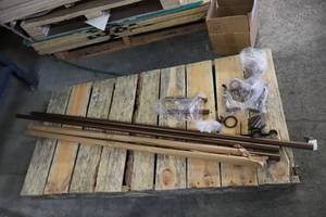 lot 109 image: Window Treatment Hardware