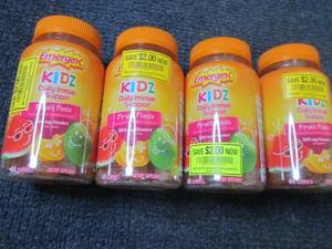 lot 139 image: 4- 44 ct EmergenC Kidz Gummies...