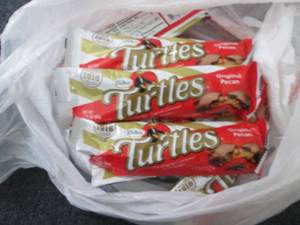 lot 206 image: 12- 1.76 oz Turtles Bars...