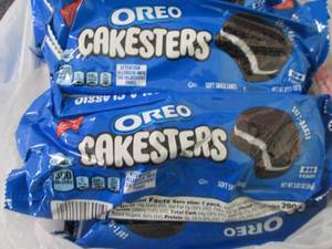 lot 211 image: 12- 3.03 oz Oreo Cakesters...