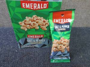 lot 341 image: 12-1.25 oz Emerald Salt & Pepper Ca...