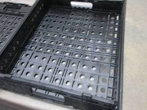 lot 343 image: 2 Folding Plastic Crates 24x19.5x5 ...