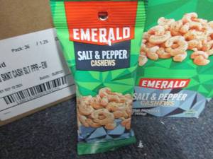 lot 346 image: 12-1.25 oz Emerald Salt & Pepper Ca...