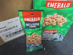 lot 347 image: 12-1.25 oz Emerald Salt & Pepper Ca...